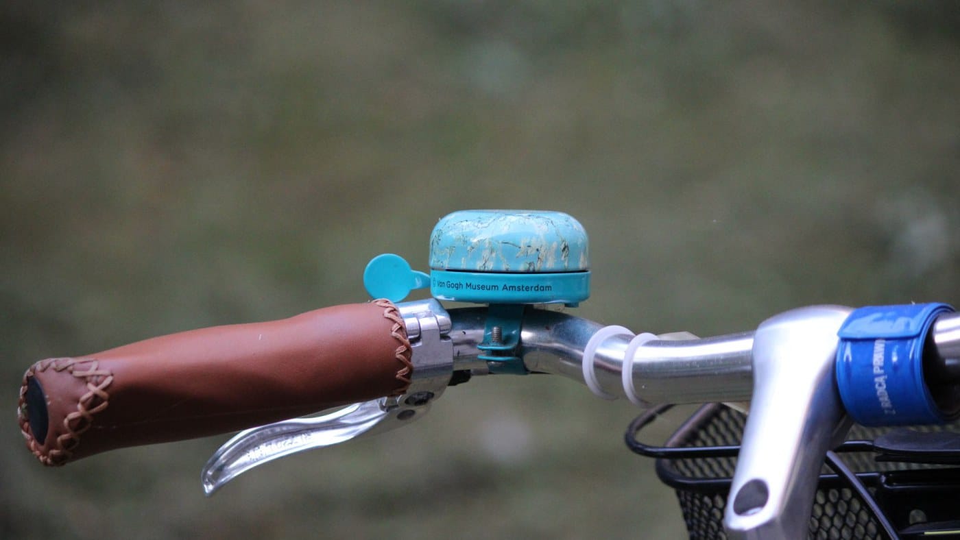 Sonnette de vélo : mécanique ou électronique, laquelle choisir